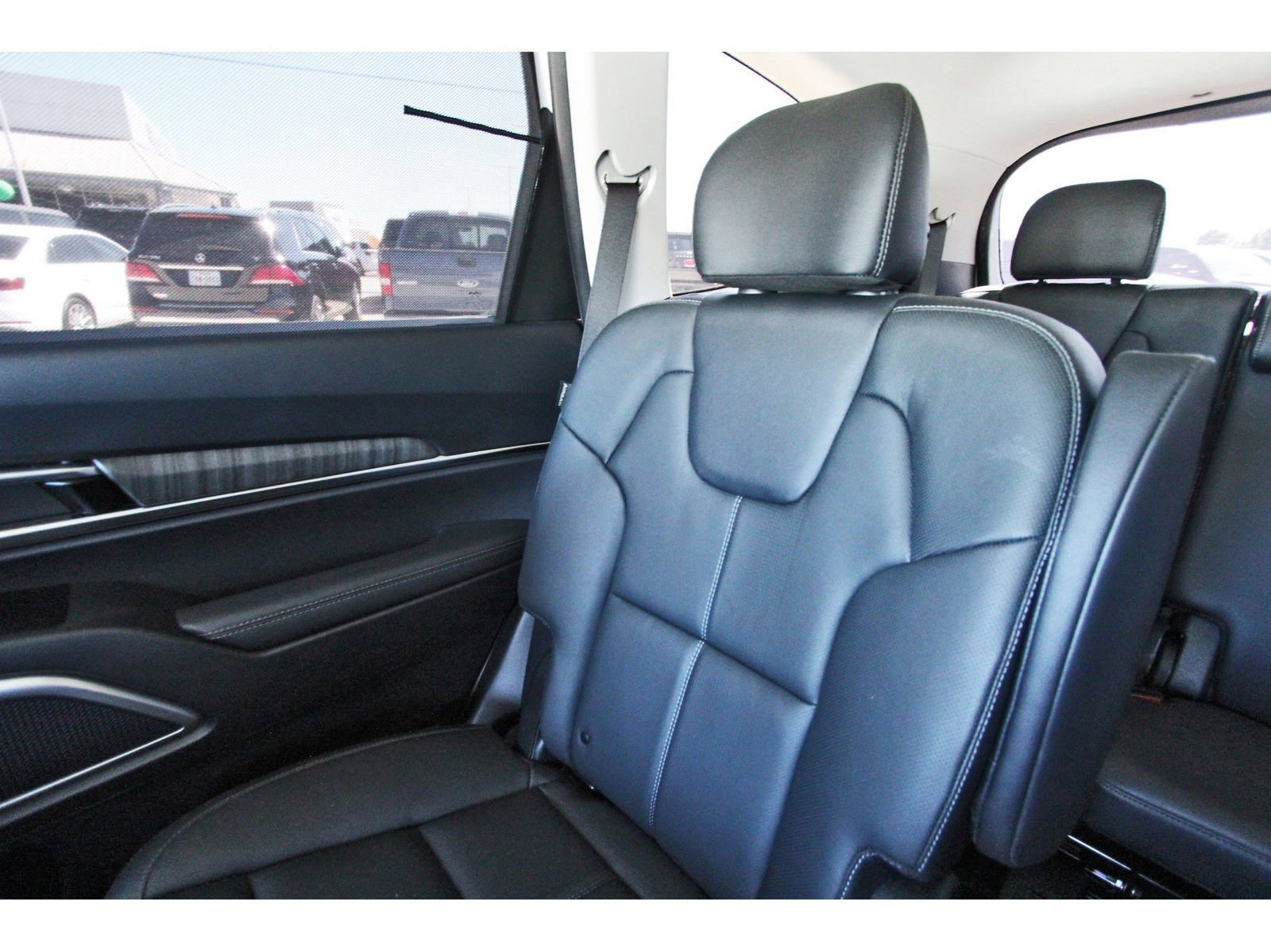 Used 2025 Kia Telluride EX w/ EX Captain's Chair Package image 14