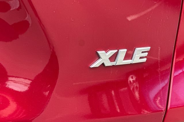 Used 2021 Toyota RAV4 XLE w/ Convenience Package FWD image 33