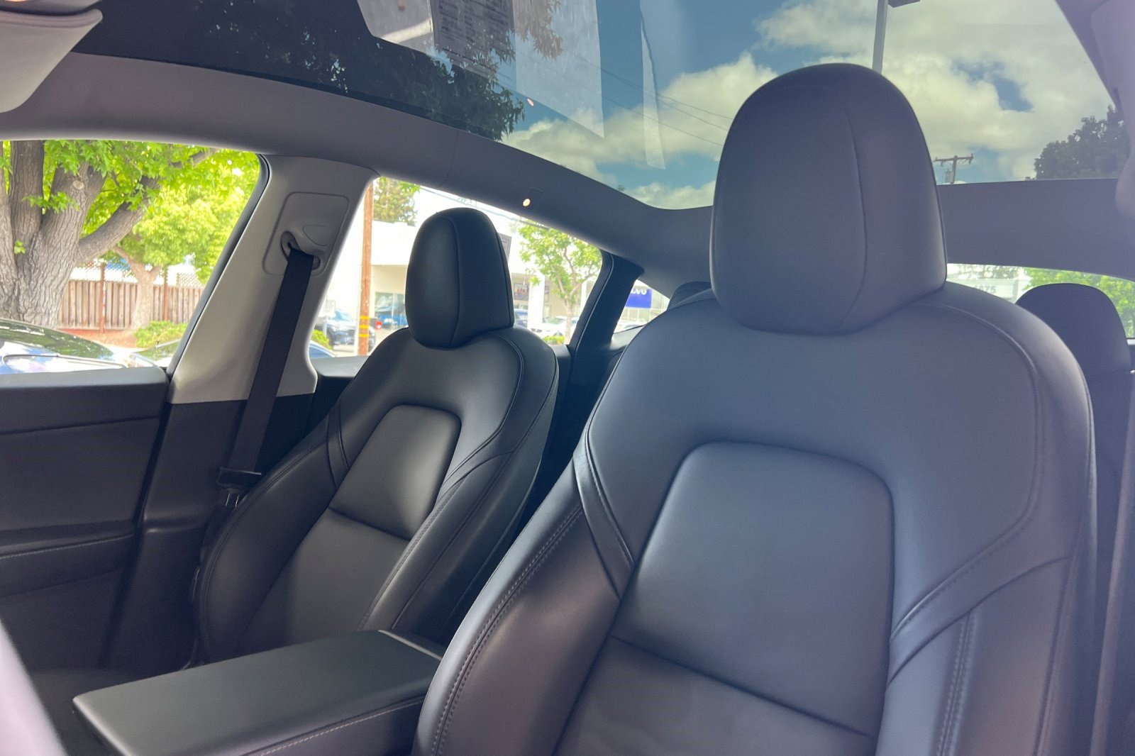 Used 2024 Tesla Model Y Long Range AWD/4WD image 19