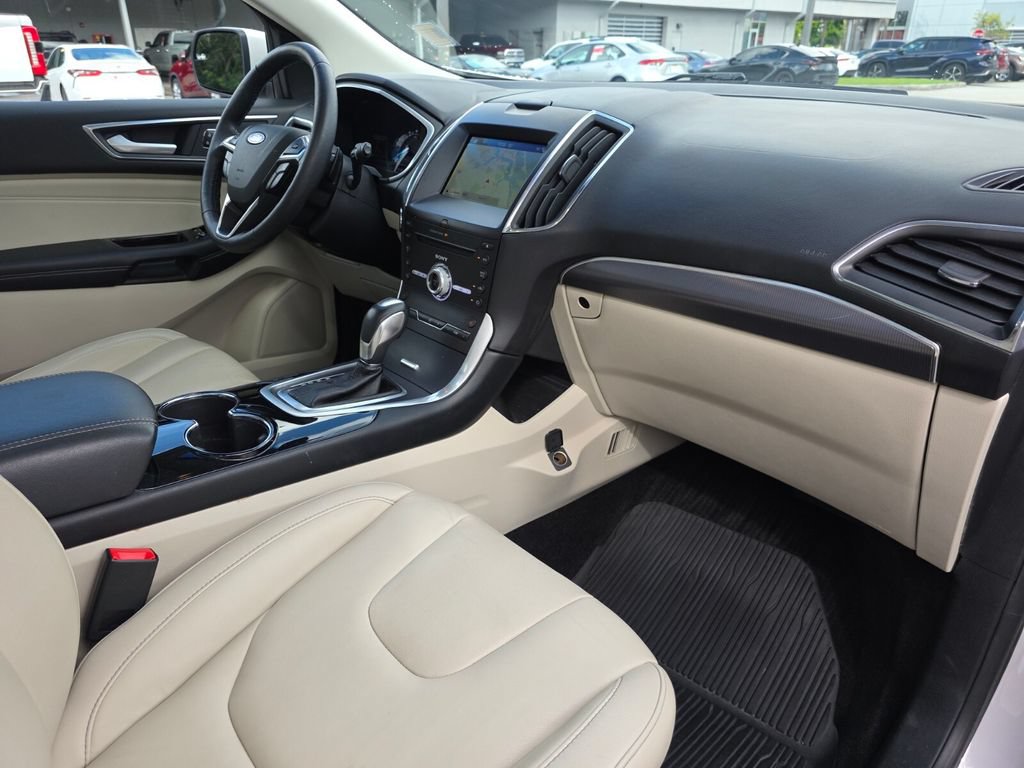Used 2018 Ford Edge Titanium w/ Technology Package AWD/4WD image 14