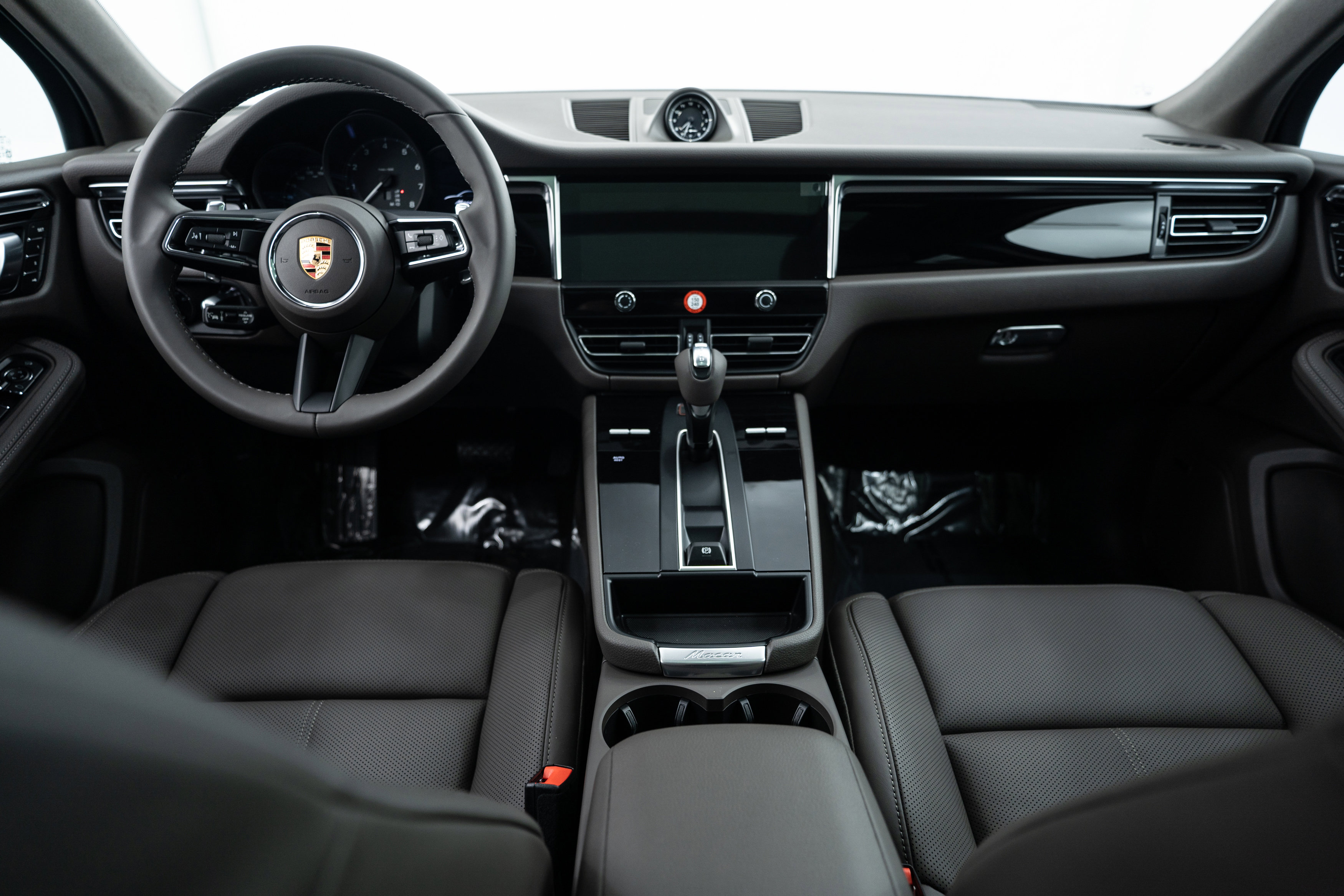 Certified 2025 Porsche Macan image 12