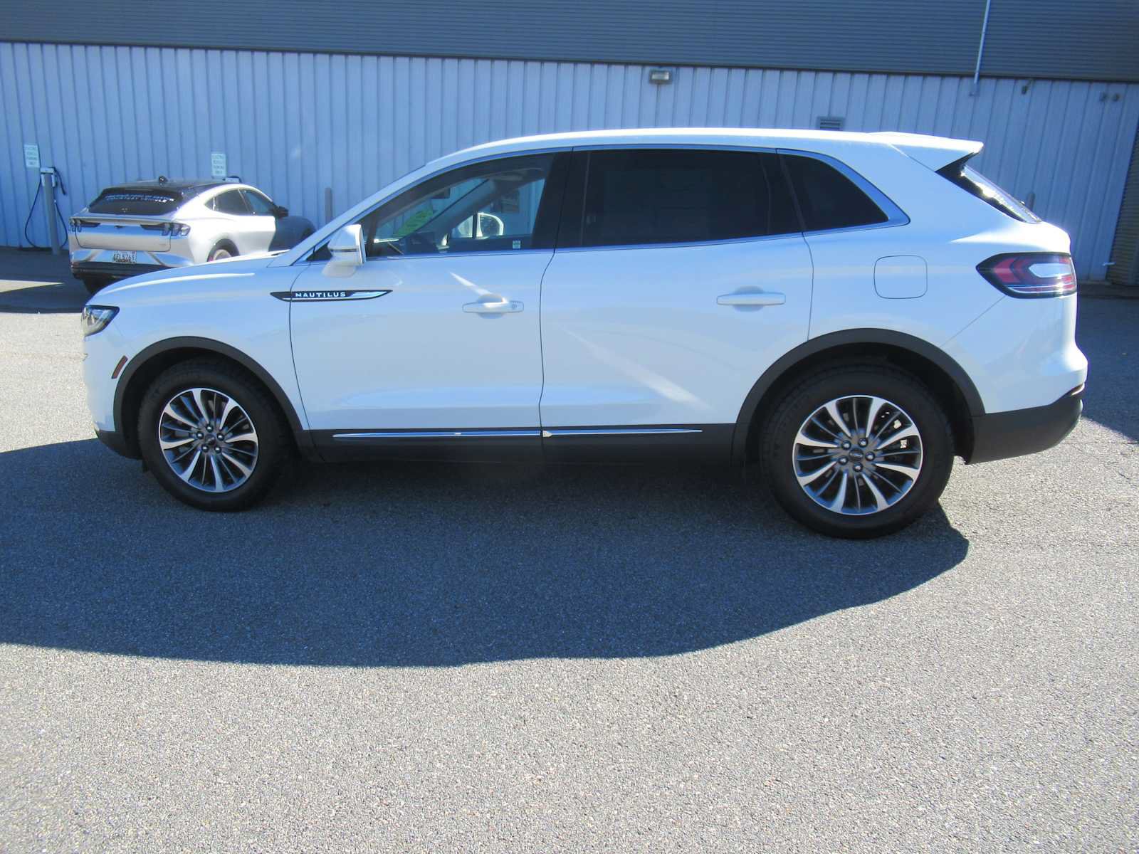 Used 2023 Lincoln Nautilus FWD image 8