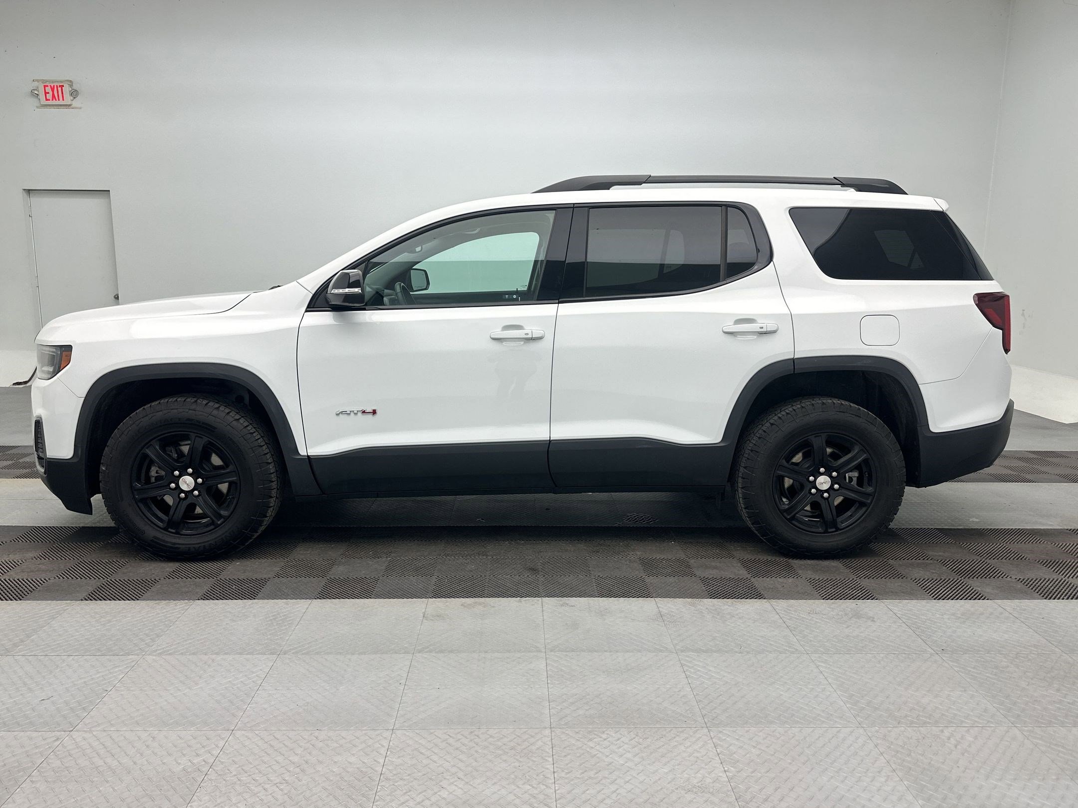 Certified 2023 GMC Acadia AT4 w/ Technology Package AWD/4WD image 2