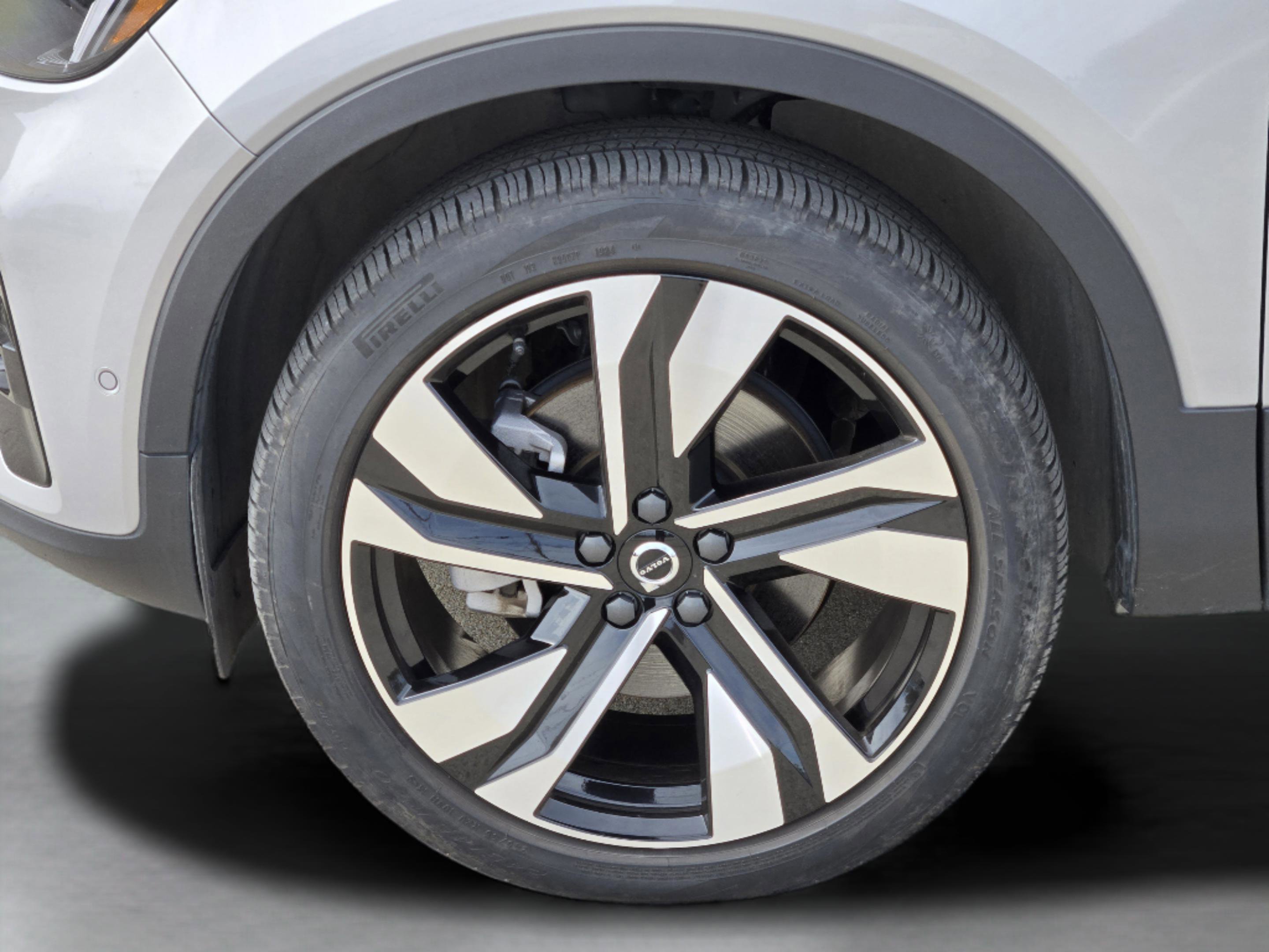 Used 2025 Volvo XC40 B5 Plus image 20