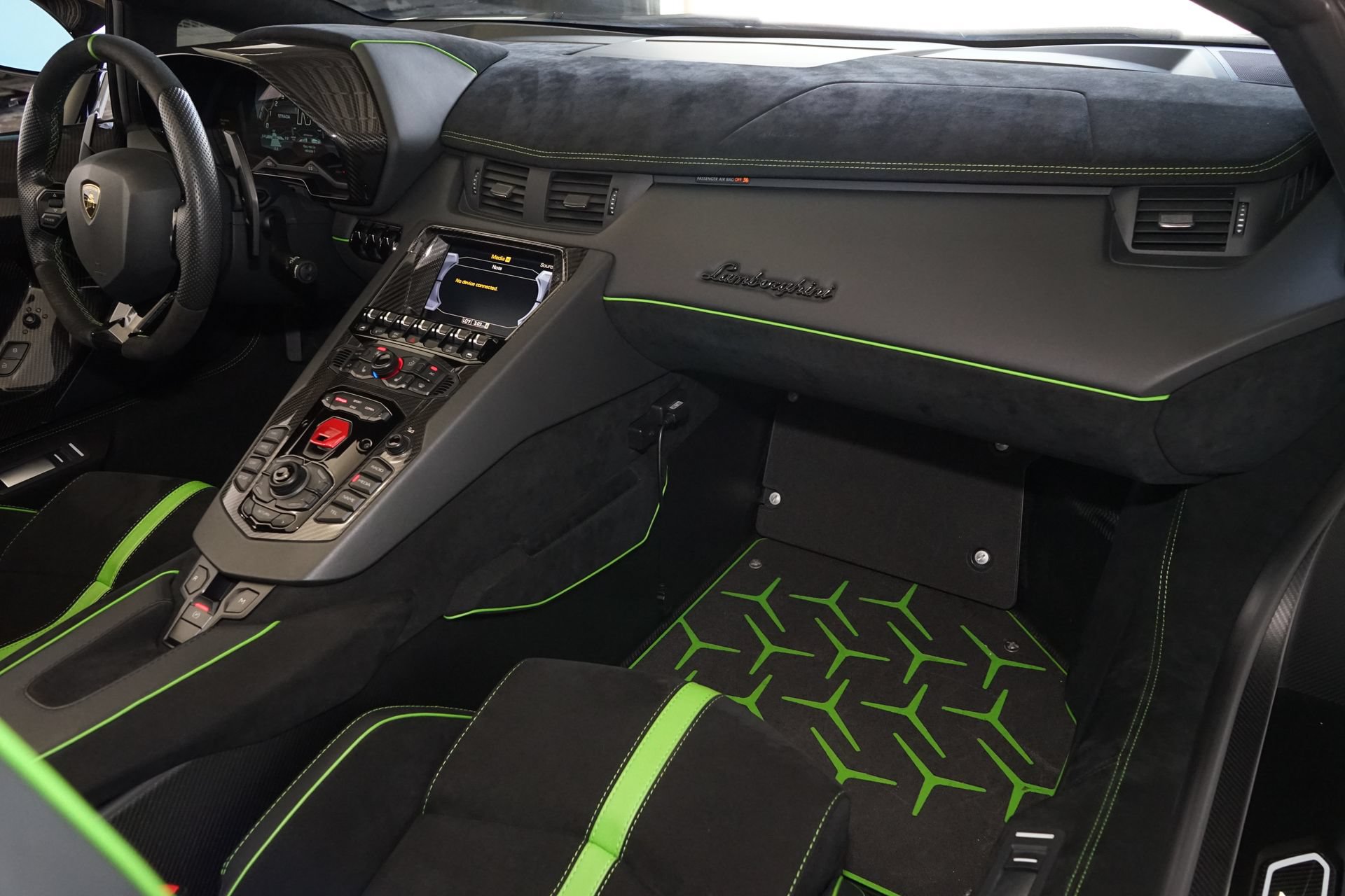 Used 2021 Lamborghini Aventador SVJ AWD/4WD image 22
