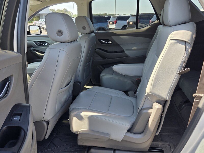 Used 2020 Chevrolet Traverse LT w/ LT Premium Package AWD/4WD image 6