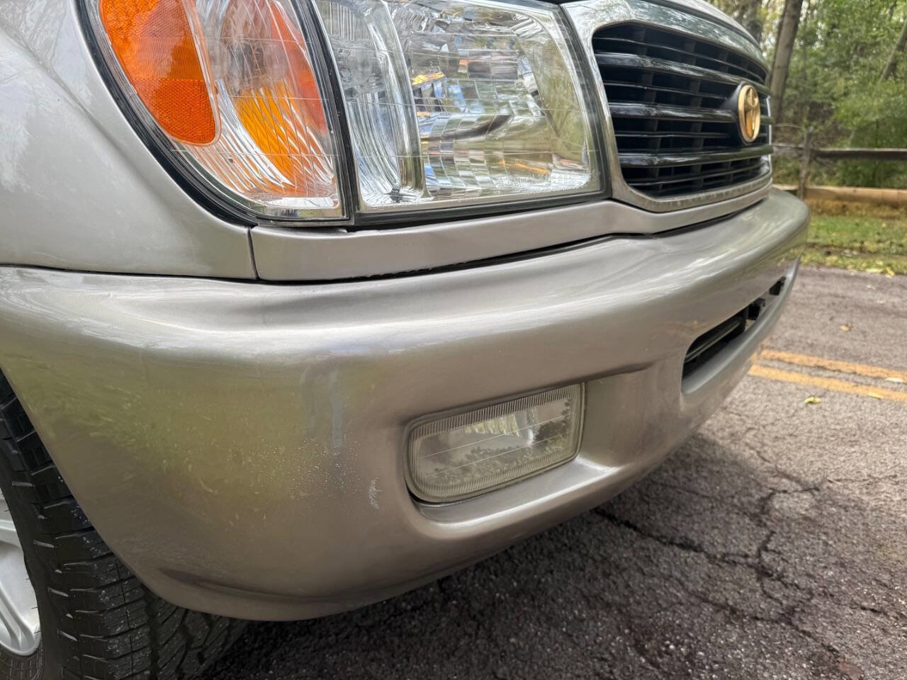 Used 2000 Toyota Land Cruiser Base AWD 4dr SUV image 25