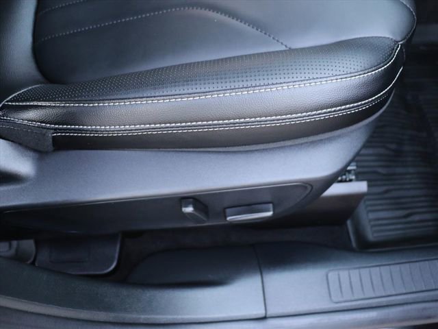 Used 2025 Ford Escape Platinum w/ Premium Technology Package image 9