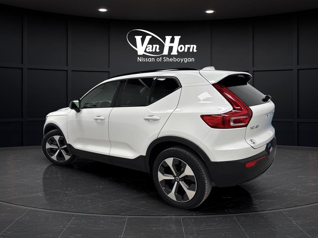 Used 2024 Volvo XC40 B5 Plus w/ Climate Package image 3