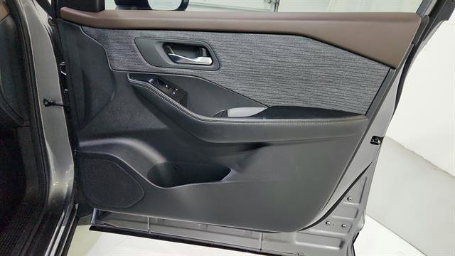 Certified 2023 Nissan Rogue SV image 25