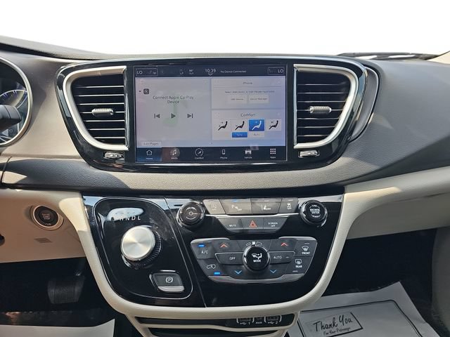 Used 2024 Chrysler Pacifica Touring-L FWD image 17