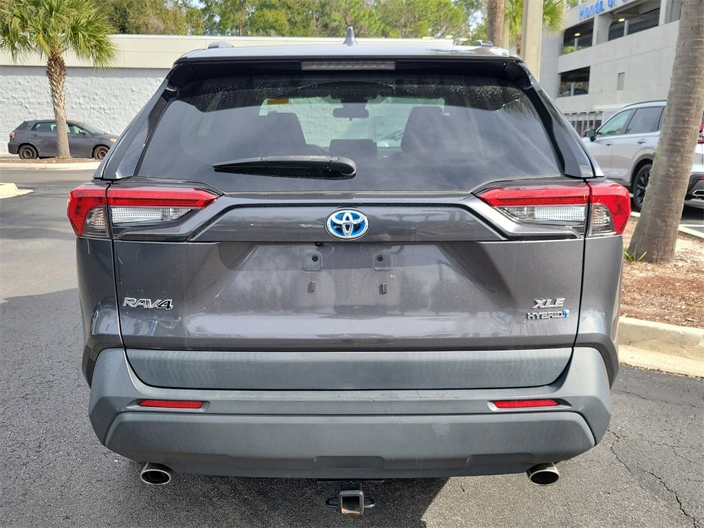 Used 2022 Toyota RAV4 XLE Premium image 5
