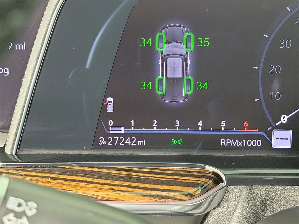 Certified 2024 Cadillac Escalade ESV Premium Luxury image 24