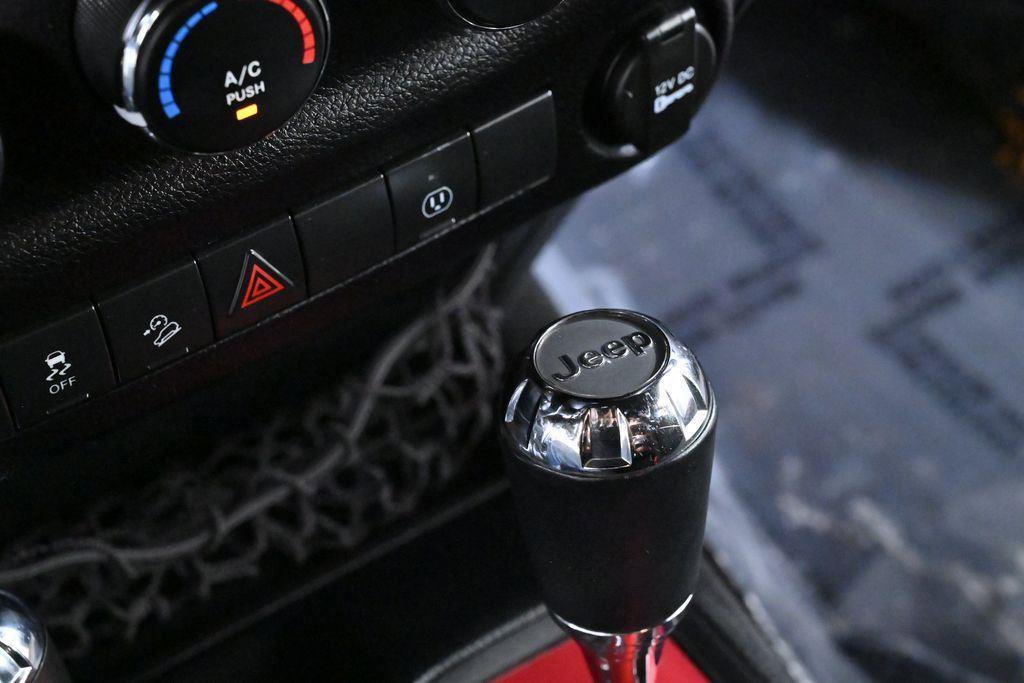 Used 2016 Jeep Wrangler Unlimited Sahara image 26