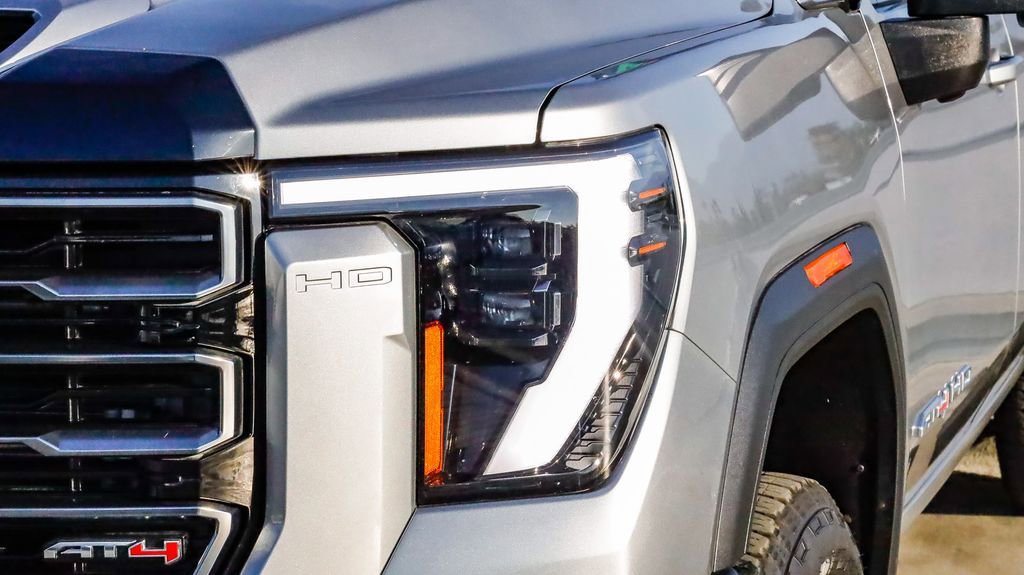 Used 2025 GMC Sierra 2500 AT4 image 5