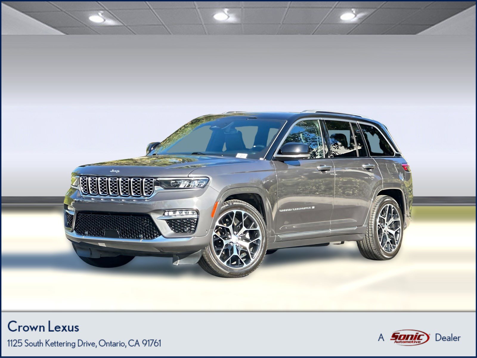 Used 2023 Jeep Grand Cherokee Summit image 1