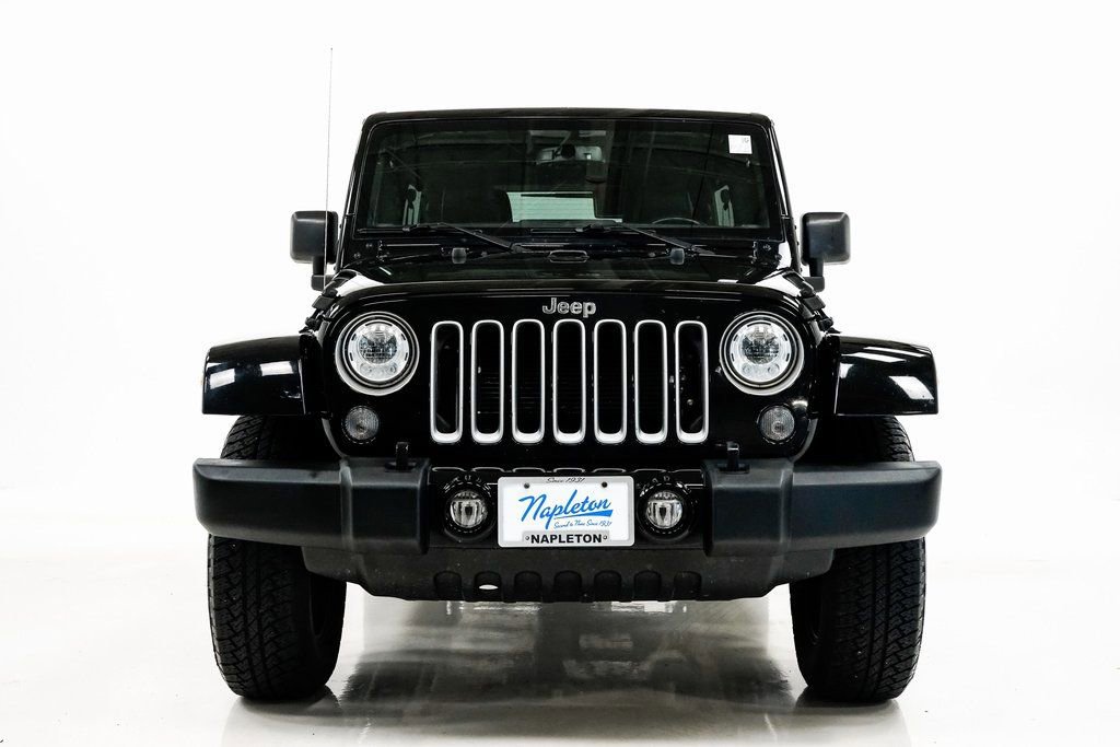 Used 2018 Jeep Wrangler Unlimited Sahara w/ Connectivity Group image 4