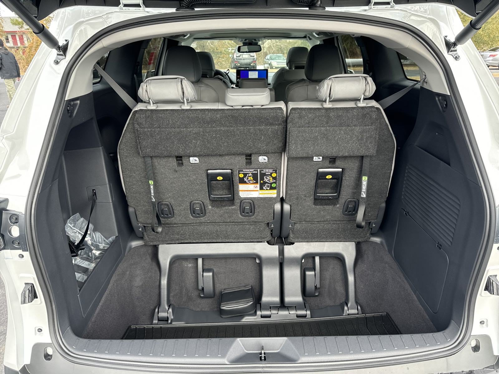 New 2025 Toyota Sienna XLE FWD image 39
