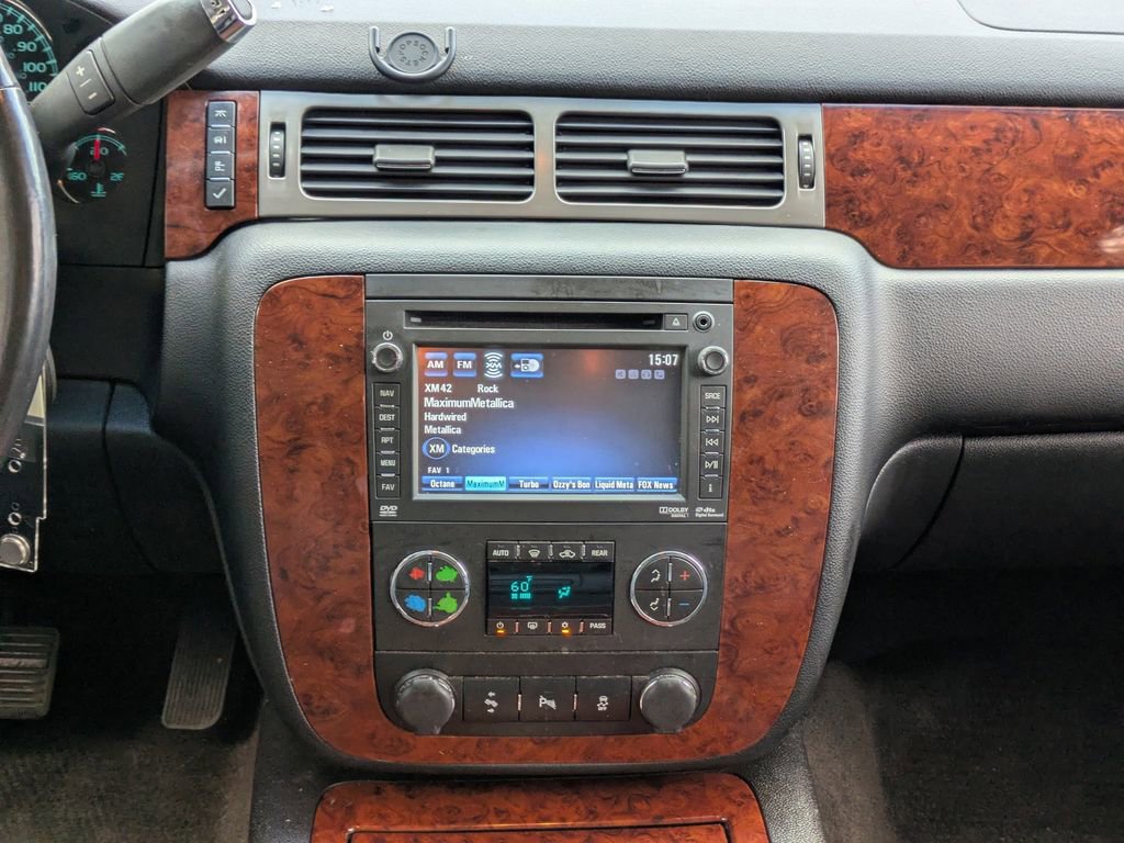 Used 2014 Chevrolet Suburban LTZ image 19