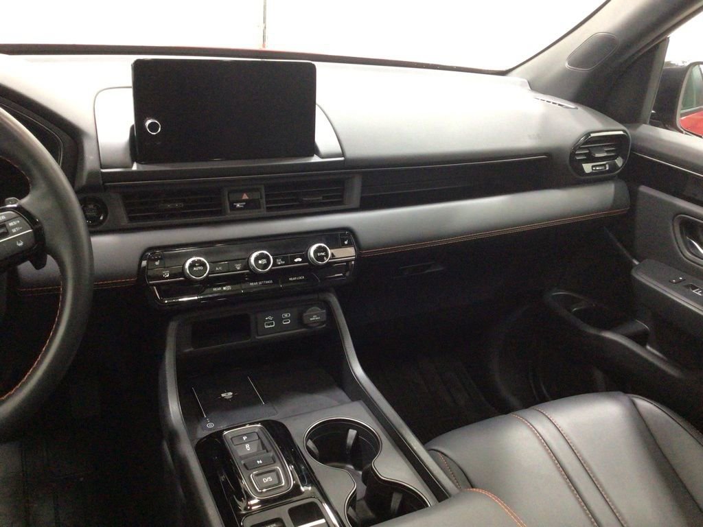 Used 2025 Honda Pilot TrailSport image 37