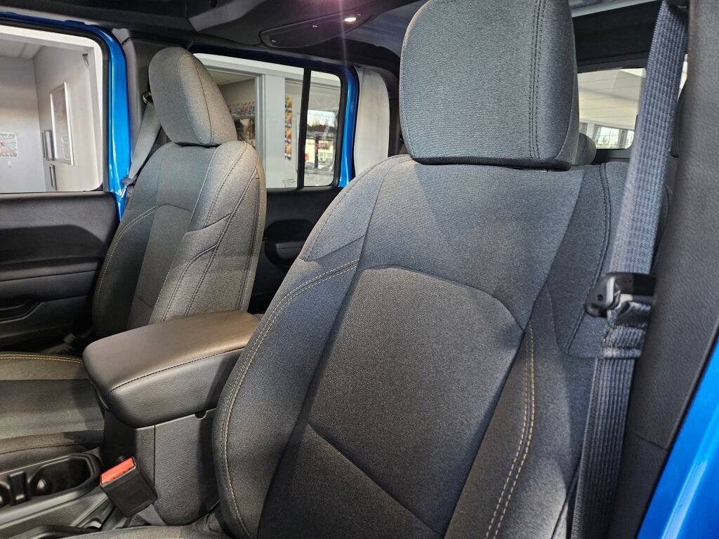 New 2025 Jeep Gladiator Sport AWD/4WD image 15