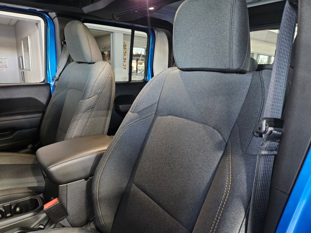 New 2025 Jeep Gladiator Sport image 15