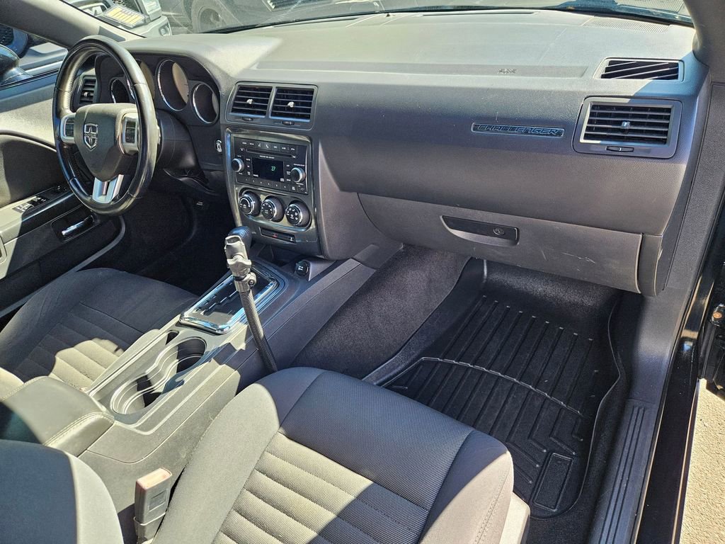 Used 2012 Dodge Challenger SXT image 17