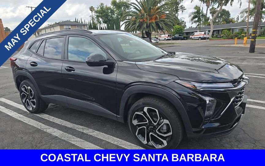 Used 2025 Chevrolet Trax RS FWD image 1