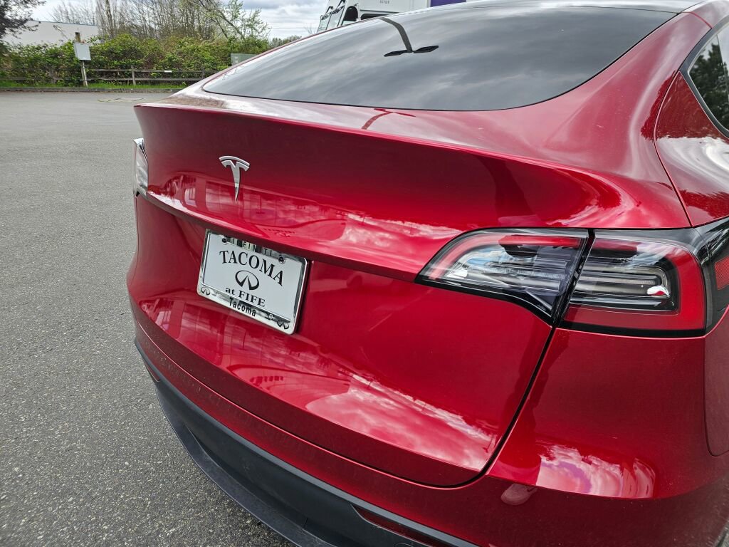 Used 2024 Tesla Model Y Long Range RWD image 17