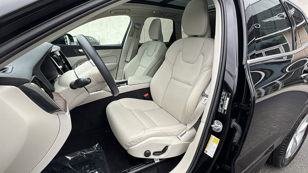 Used 2022 Volvo XC60 B5 Momentum w/ Climate Package image 26