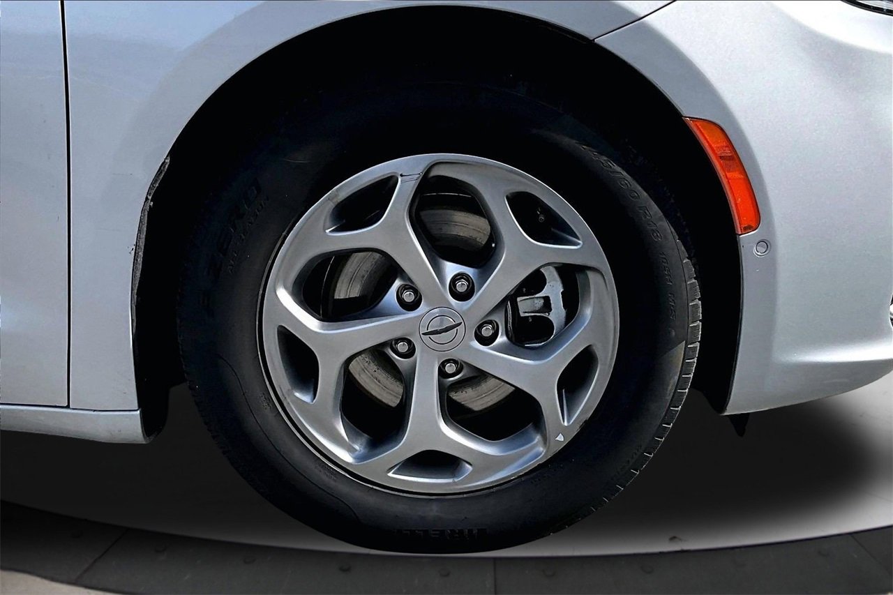 Certified 2022 Chrysler Pacifica Limited image 36