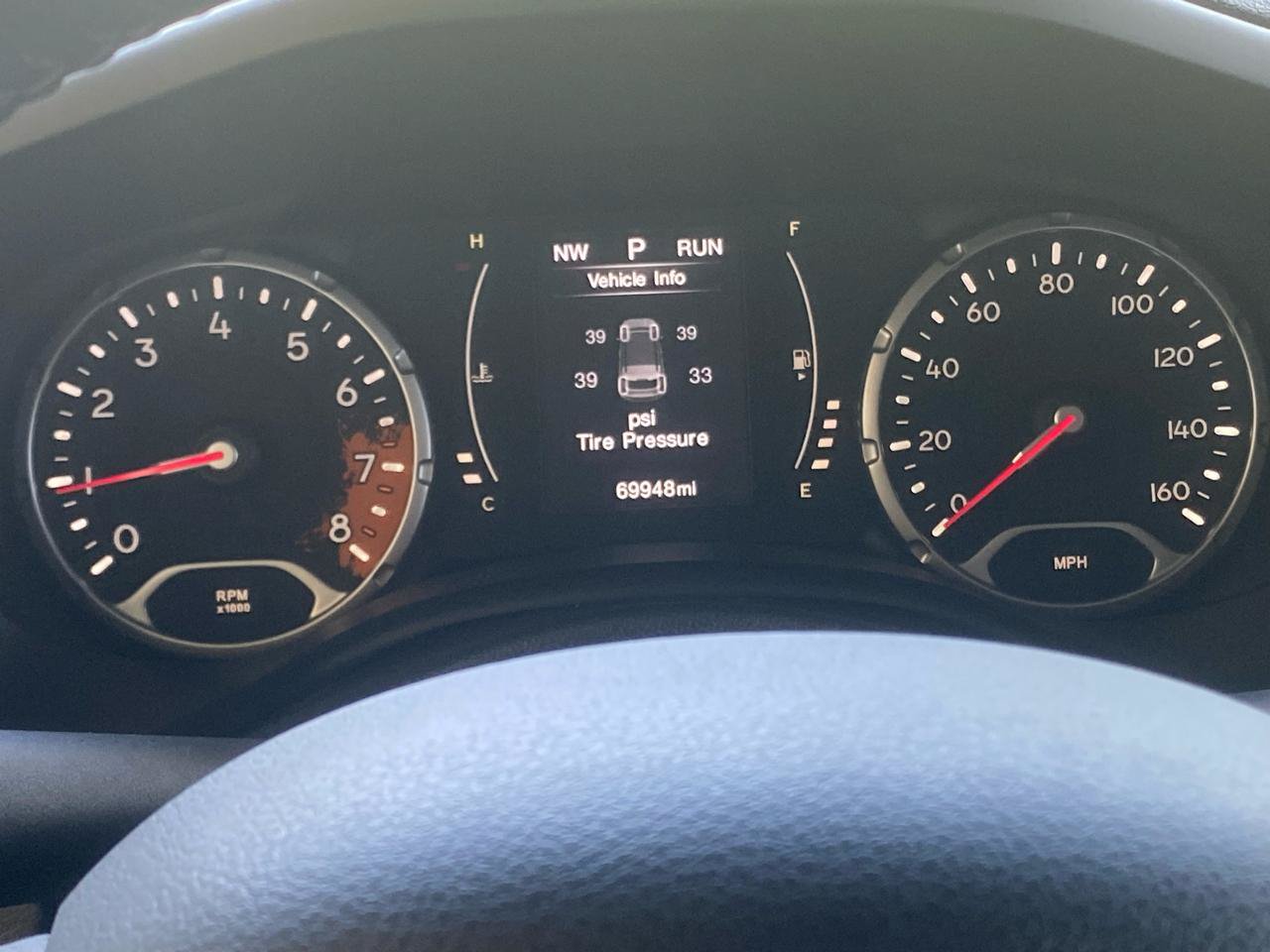 Used 2016 Jeep Renegade Latitude FWD image 12