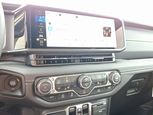 New 2025 Jeep Gladiator Sport w/ Premium Package AWD/4WD image 8