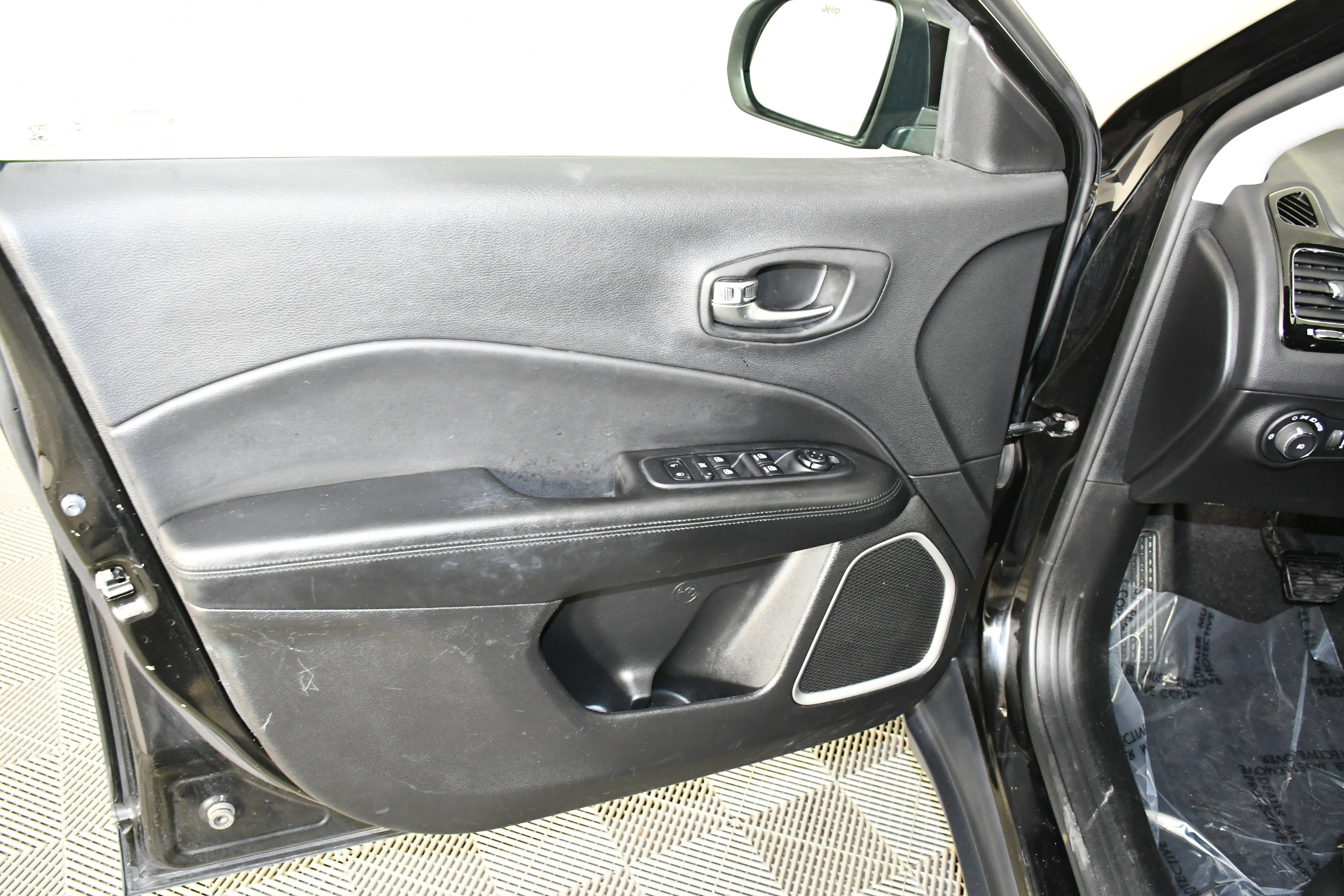 Used 2020 Jeep Compass Altitude image 36