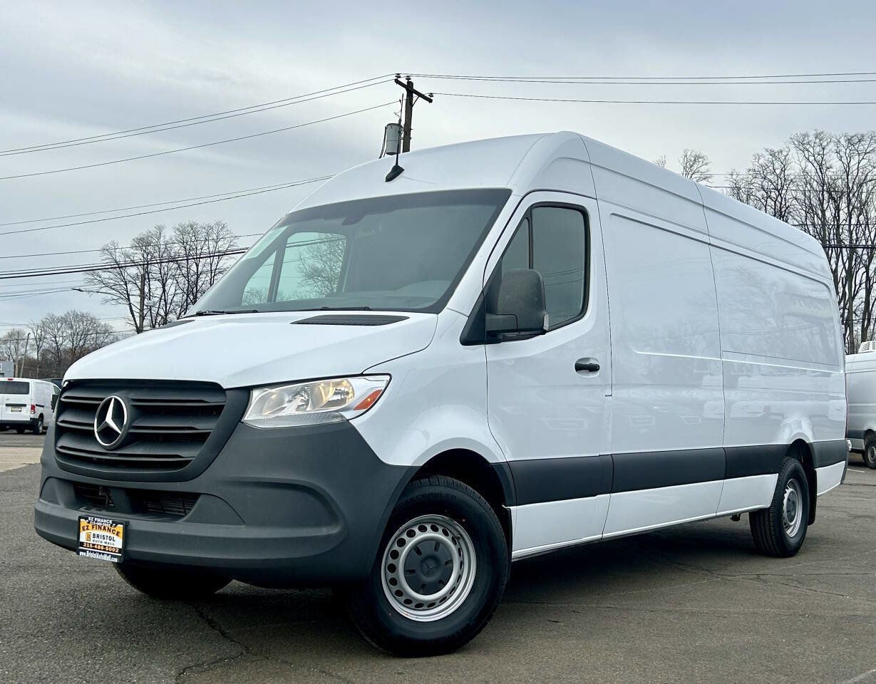 Used 2022 Mercedes-Benz Sprinter 2500 image 2