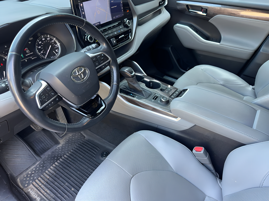 Used 2020 Toyota Highlander Limited AWD/4WD image 18
