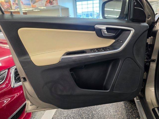 Used 2016 Volvo XC60 T5 Premier w/ Climate Package AWD/4WD image 29