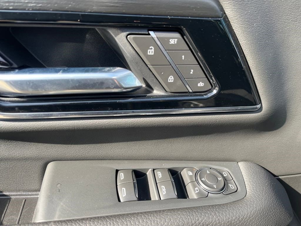 New 2026 GMC Yukon XL Denali w/ Denali Reserve Package image 13