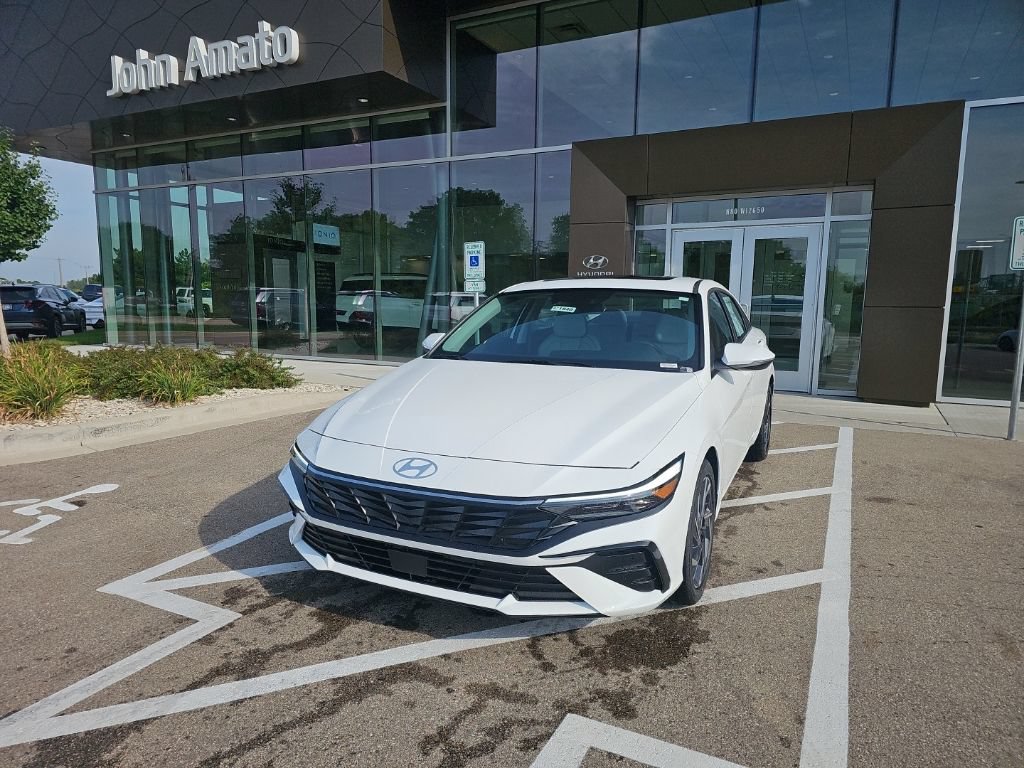 New 2026 Hyundai Elantra Limited FWD image 1