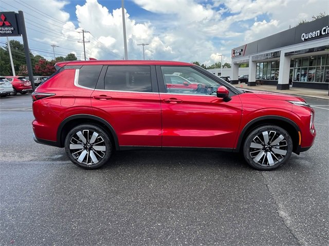 New 2025 Mitsubishi Outlander SE image 2