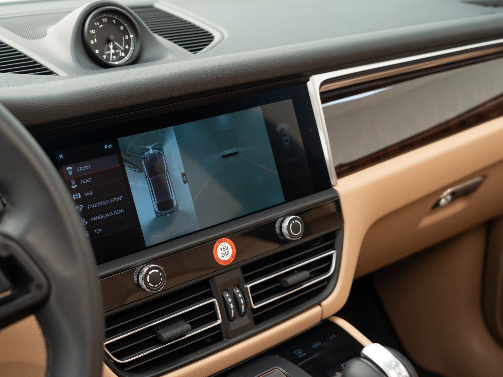 Certified 2025 Porsche Macan image 28