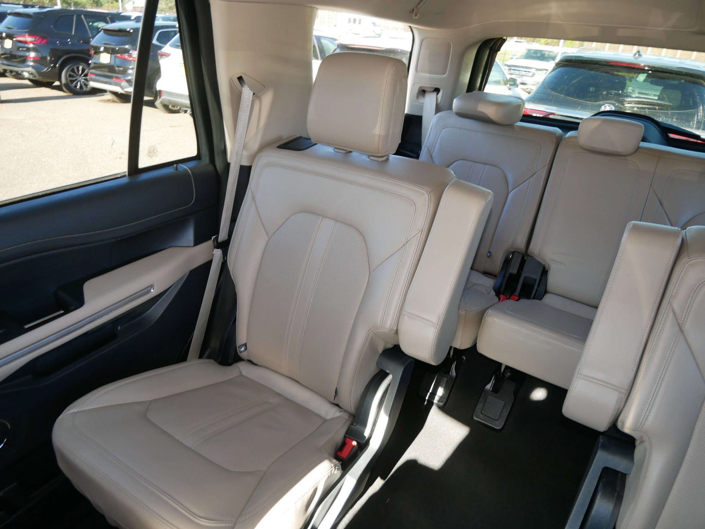 Certified 2024 Ford Expedition Limited image 12