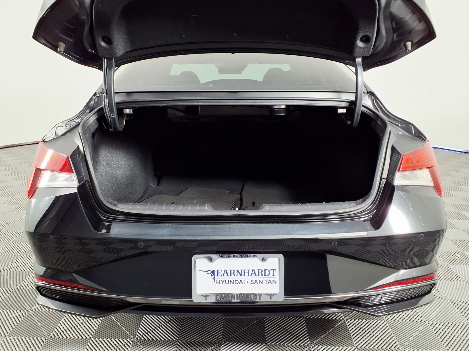 Certified 2023 Hyundai Elantra Limited FWD image 8