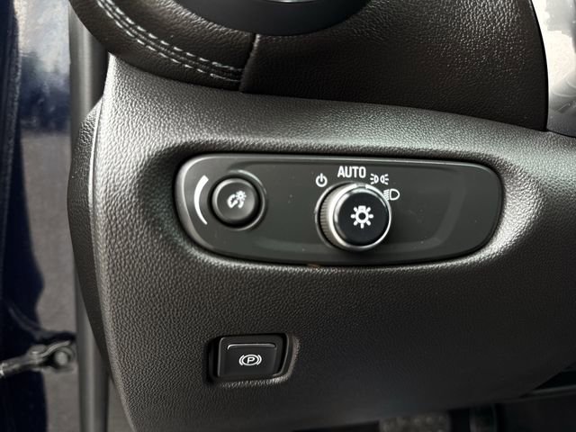 Used 2020 Chevrolet Blazer LT image 17