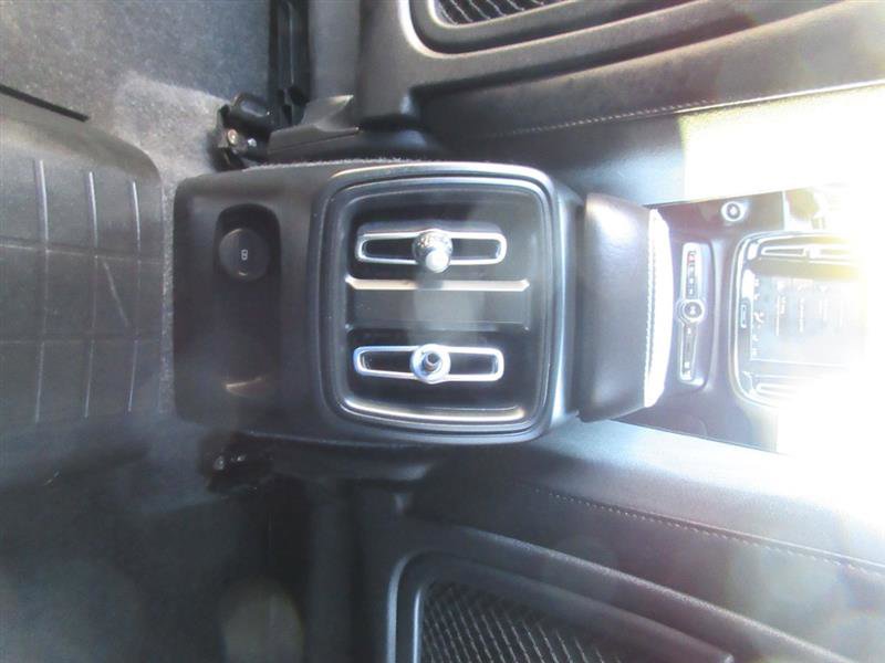 Used 2019 Volvo XC40 T4 R-Design image 26