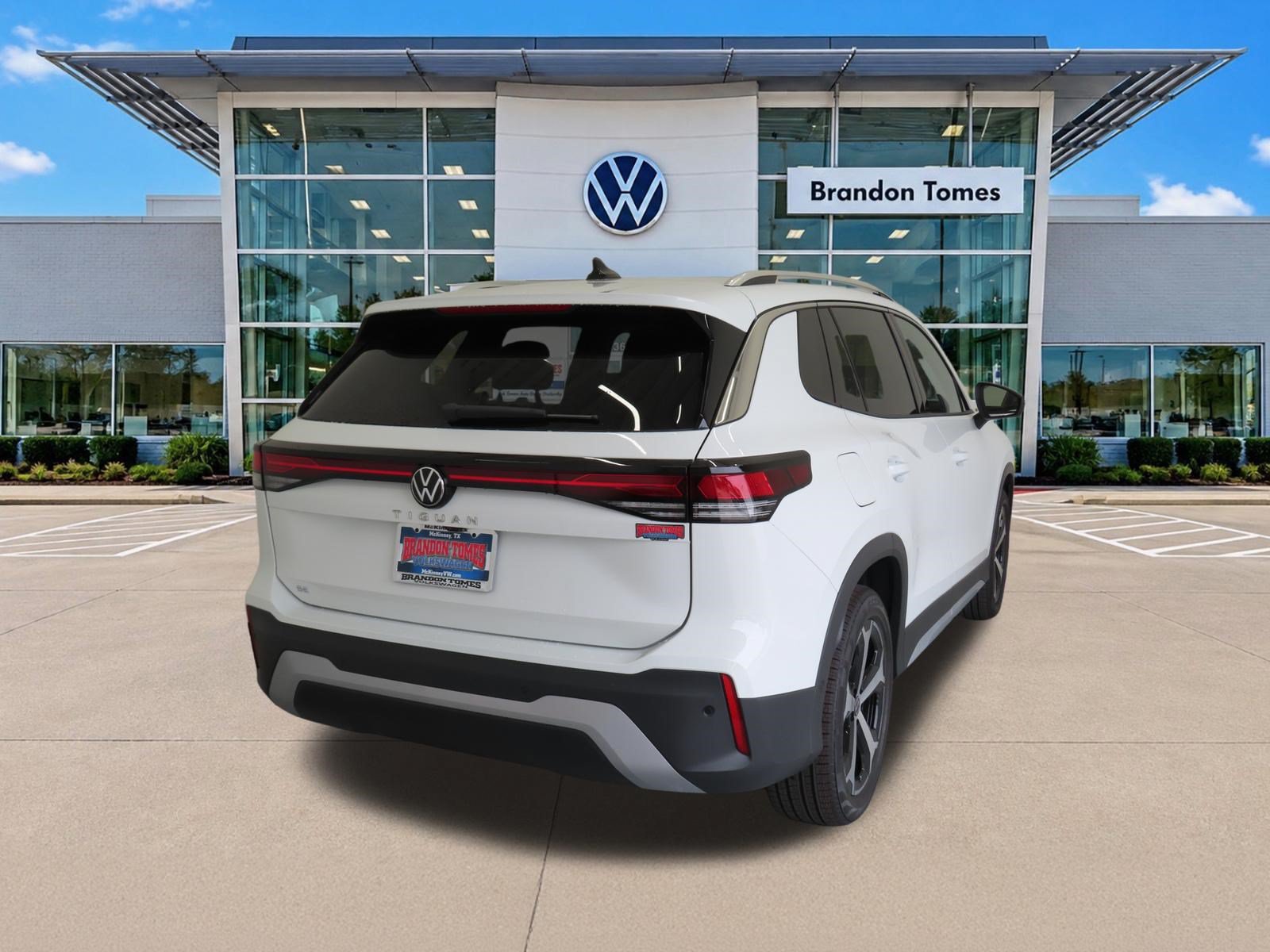 New 2026 Volkswagen Tiguan SE FWD image 3