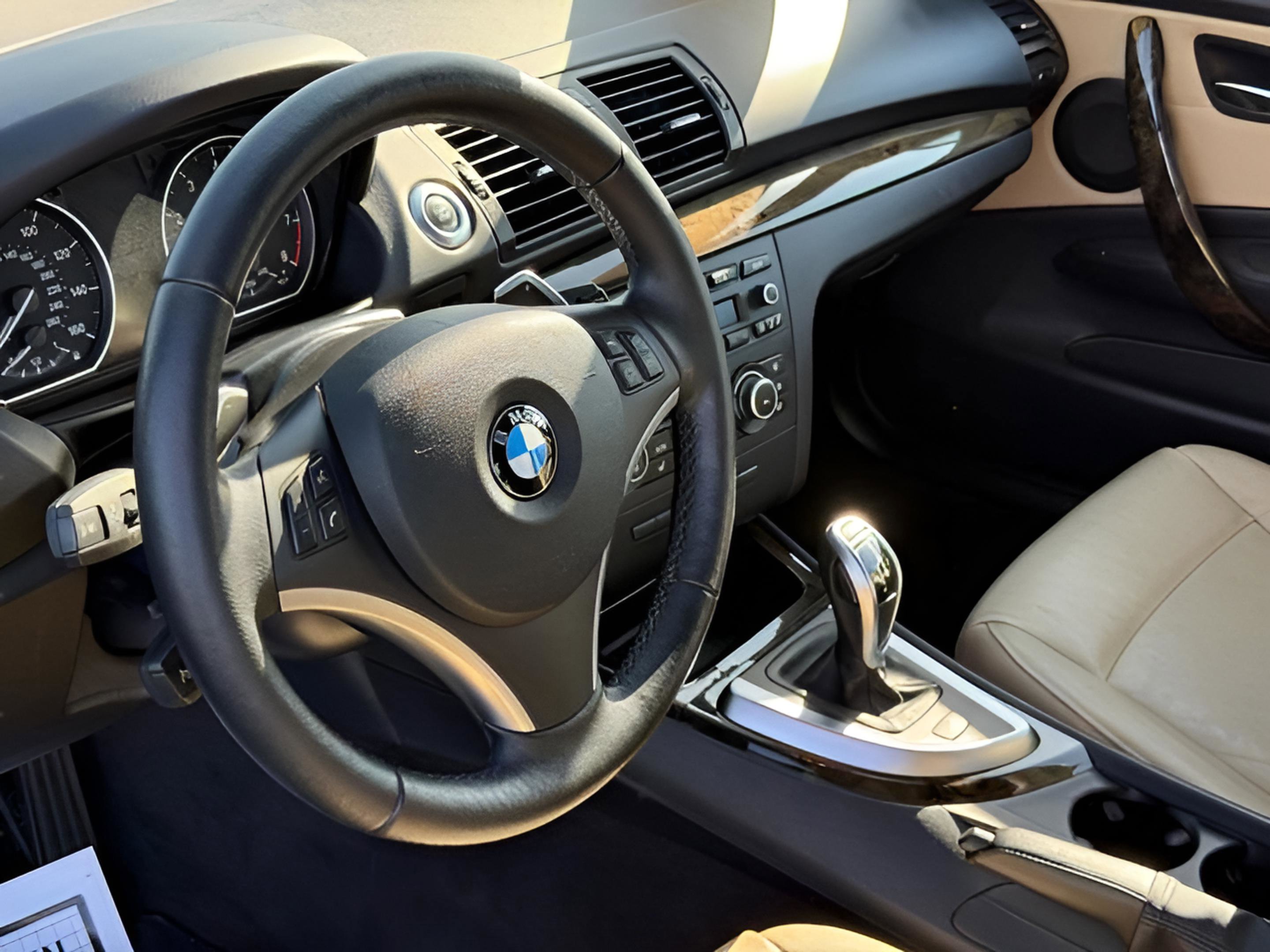 Used 2011 BMW 135i Convertible RWD image 17