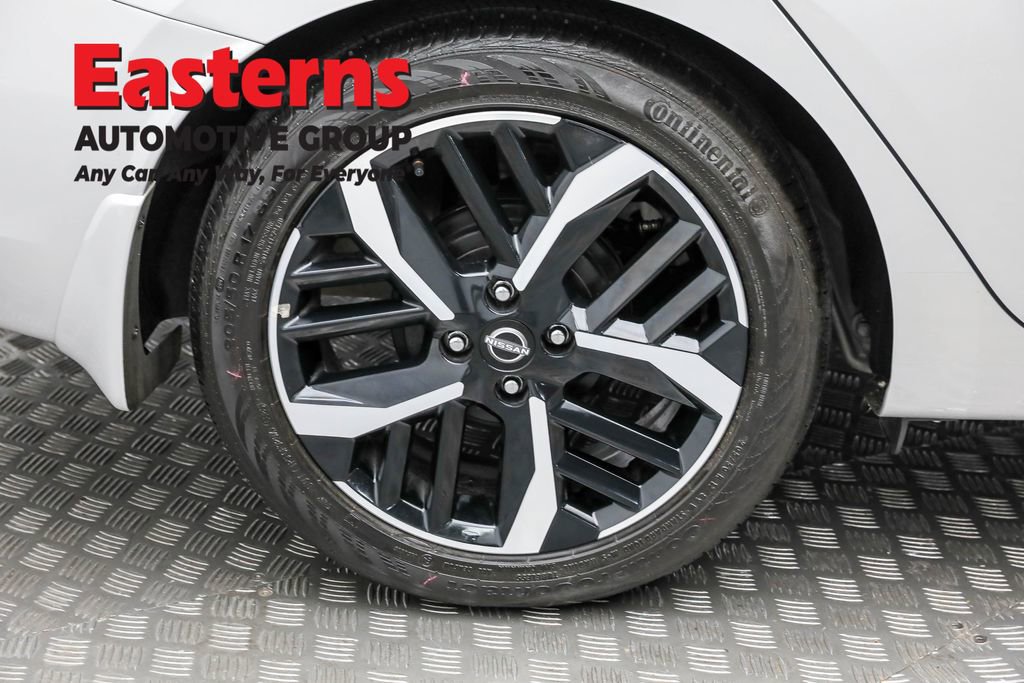 Used 2025 Nissan Versa SR w/ Trunk Package image 29