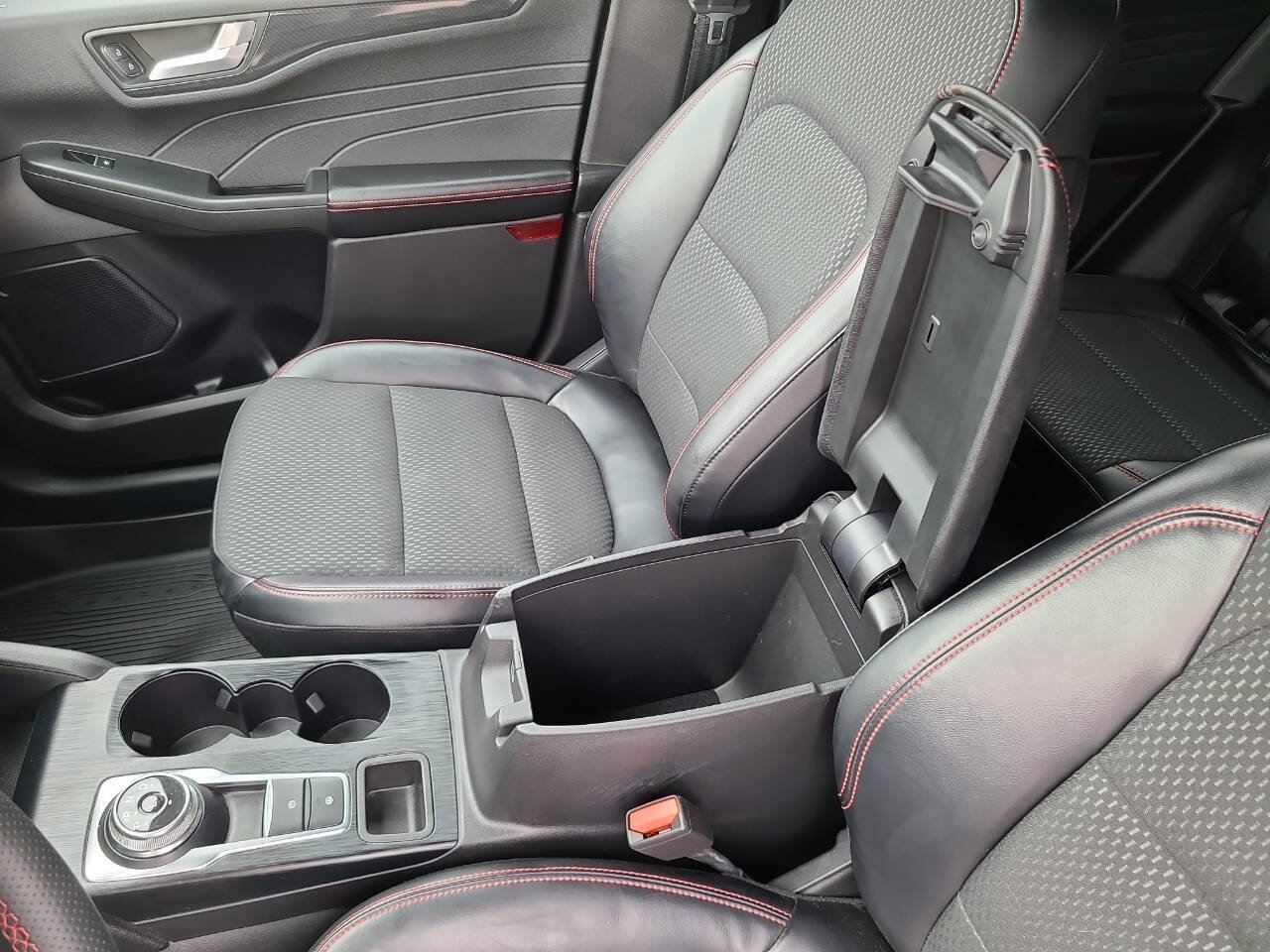 Used 2023 Ford Escape ST-Line w/ Tech Pack #1 image 34