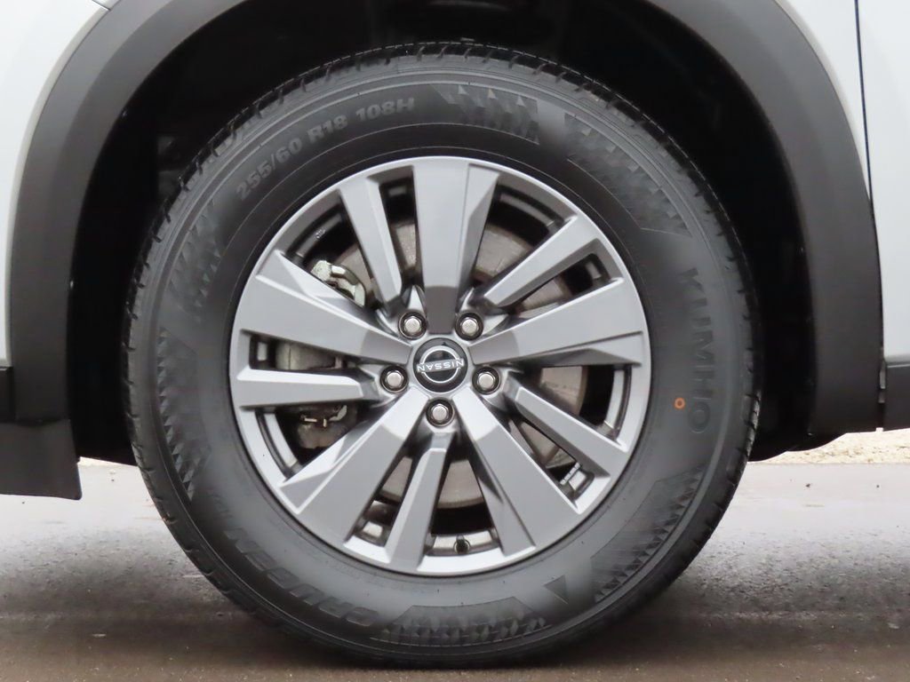 Used 2025 Nissan Pathfinder SV image 12